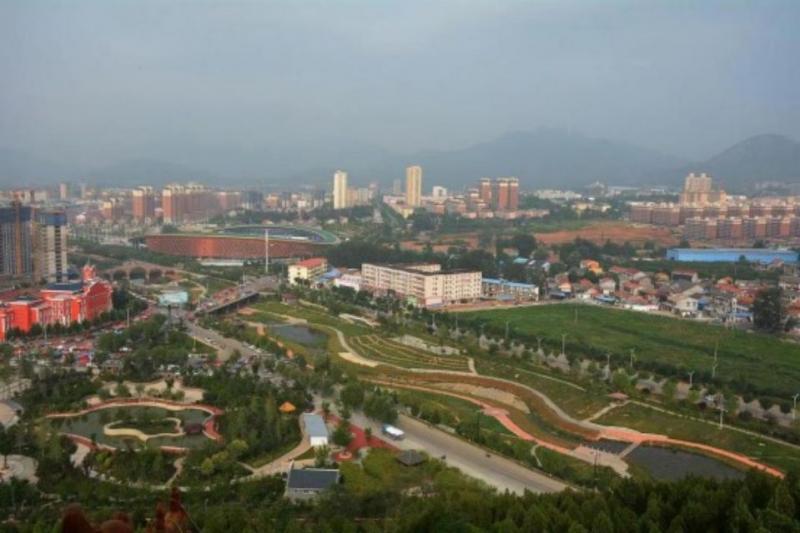 季夏时节傍晚时分，沐浴着习习晚风，跟随几位中老年朋友在亳清河县城段一边 ...