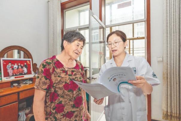 大学生村医任雅平