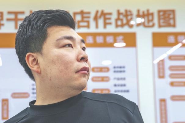 青年薛培栋：从影视编导到直播带货，再到数字运营
