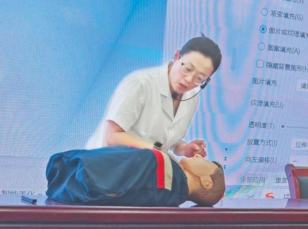 从护理能手到培训名师，雷海涛在“授人以渔”中实现职业进阶