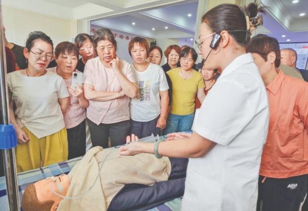 从护理能手到培训名师，雷海涛在“授人以渔”中实现职业进阶