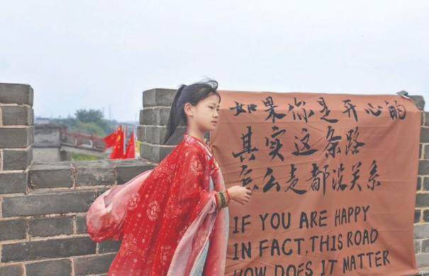 当汉服遇见千年盐墙：在河东池盐博物馆邂逅穿越时空的浪漫